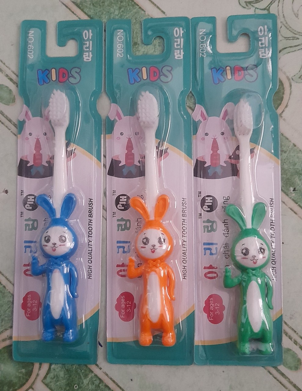 Bàn chải hình thỏ cho bé